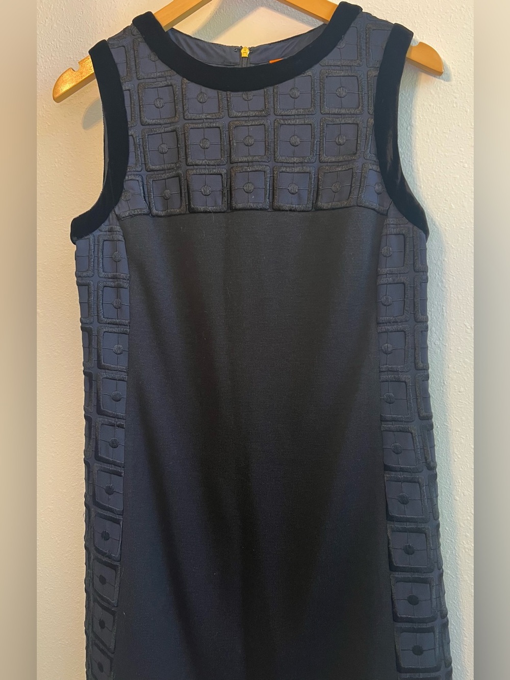 Tory Burch Black Sleeveless Shift Dress with Textured Neckline - Picture 3 of 7